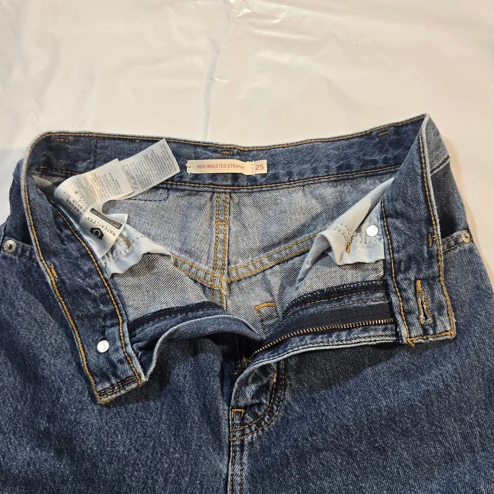 Levis High Waisted Straight Jeans Medium Wash Blue Denim W25 L29 A0092-0010